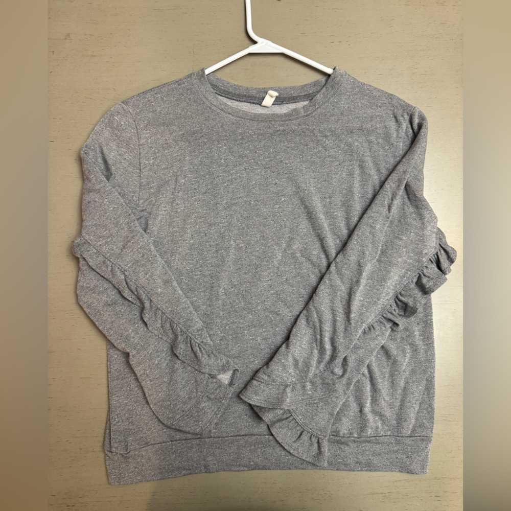 Elan Heather Gray Knit Top with Open Ruffle sleeves Size Medium NWOT
